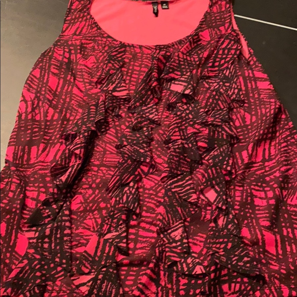 Women’s ruffle sleeveless top